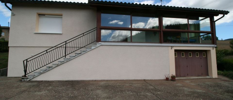 Maison 6 pièces de 120 m² à Saint-Vincent-de-Reins (69240)
