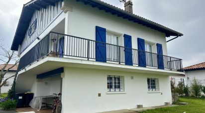 House 7 rooms of 165 m² in Urcuit (64990)