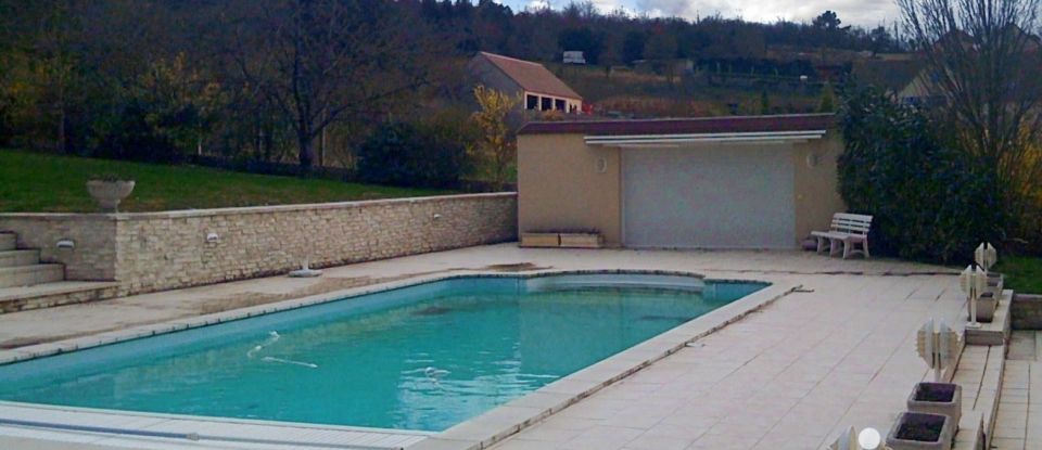 Maison traditionnelle 14 pièces de 490 m² à Pont-sur-Yonne (89140)
