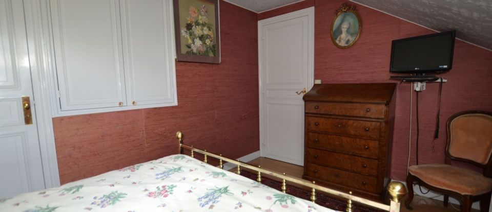 House 7 rooms of 116 m² in L'Haÿ-les-Roses (94240)