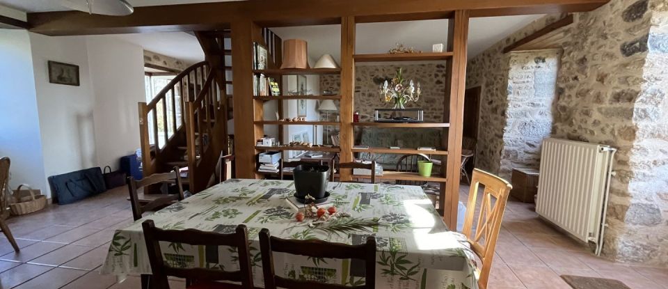 House 7 rooms of 233 m² in Sauvagnac (16310)