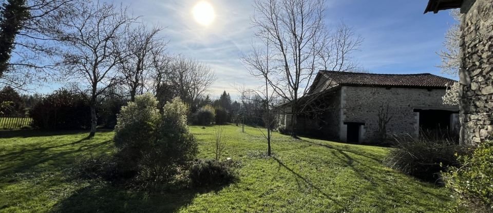 House 7 rooms of 233 m² in Sauvagnac (16310)
