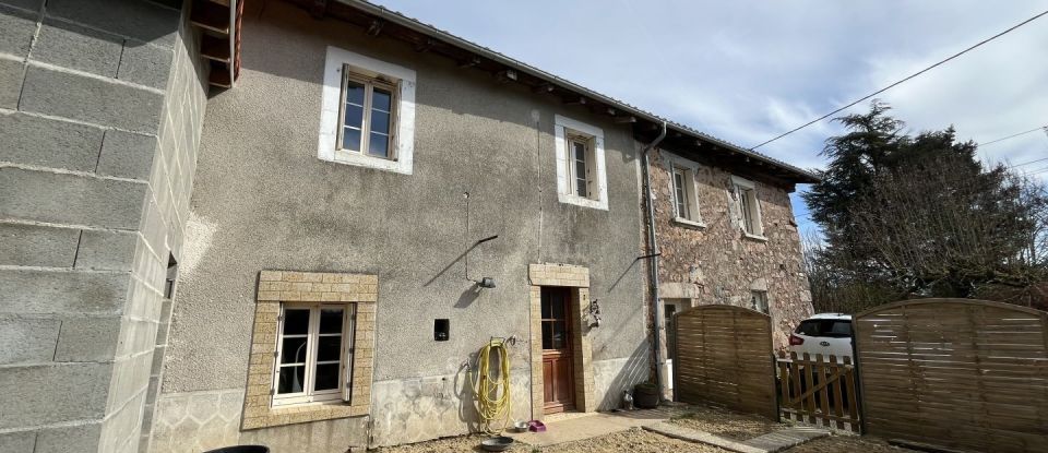 House 6 rooms of 185 m² in Chabanais (16150)