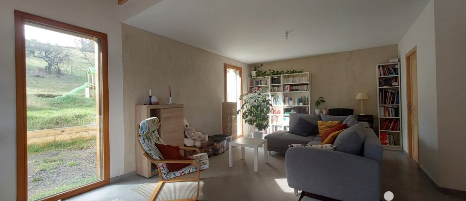 House 5 rooms of 112 m² in Montaigut-le-Blanc (63320)