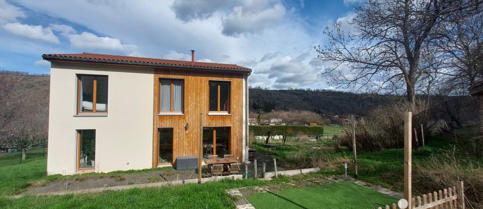 House 5 rooms of 112 m² in Montaigut-le-Blanc (63320)