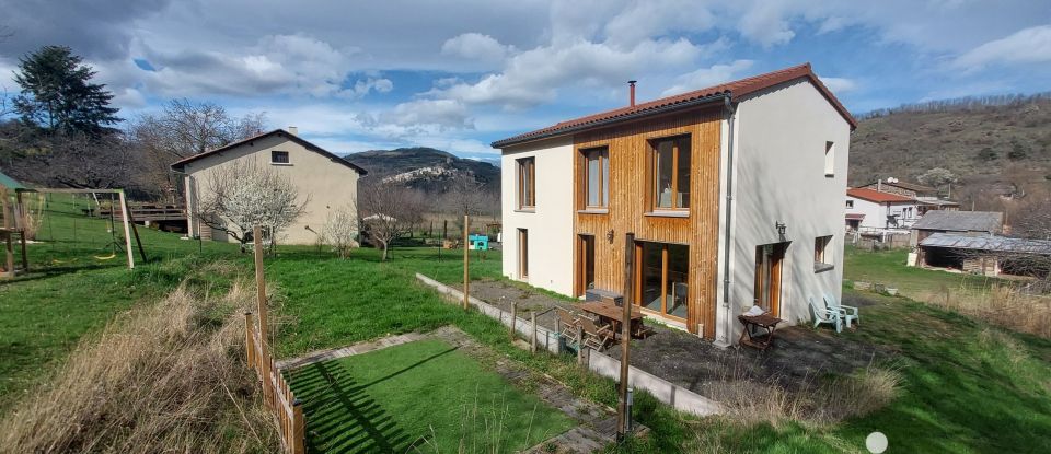 Maison 5 pièces de 112 m² à Montaigut-le-Blanc (63320)