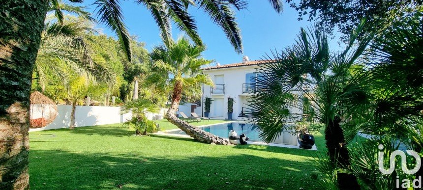 Traditional house 6 rooms of 185 m² in Fréjus (83370)