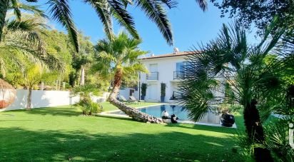 Traditional house 6 rooms of 185 m² in Fréjus (83370)