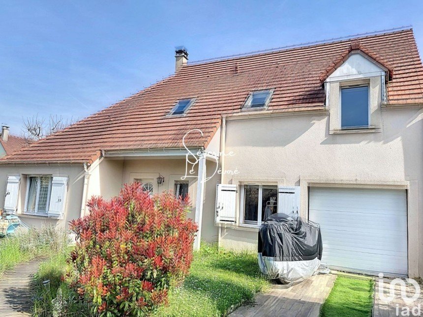 House 8 rooms of 138 m² in Cergy (95000)