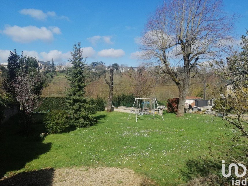 Land of 617 m² in Buxerolles (86180)
