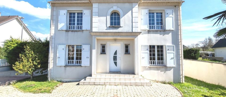 House 7 rooms of 170 m² in Saint-Germain-lès-Arpajon (91180)