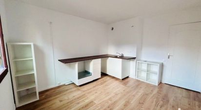 Apartment 1 room of 27 m² in Sèvres (92310)