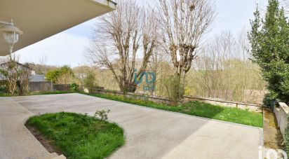 House 8 rooms of 177 m² in Combs-la-Ville (77380)