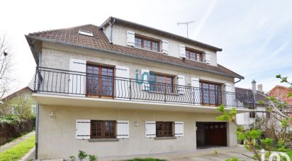 House 8 rooms of 177 m² in Combs-la-Ville (77380)