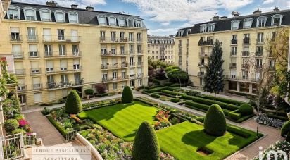 Apartment 7 rooms of 150 m² in Versailles (78000)