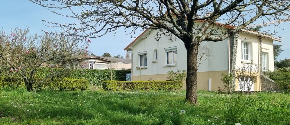 House 5 rooms of 90 m² in Pouzauges (85700)