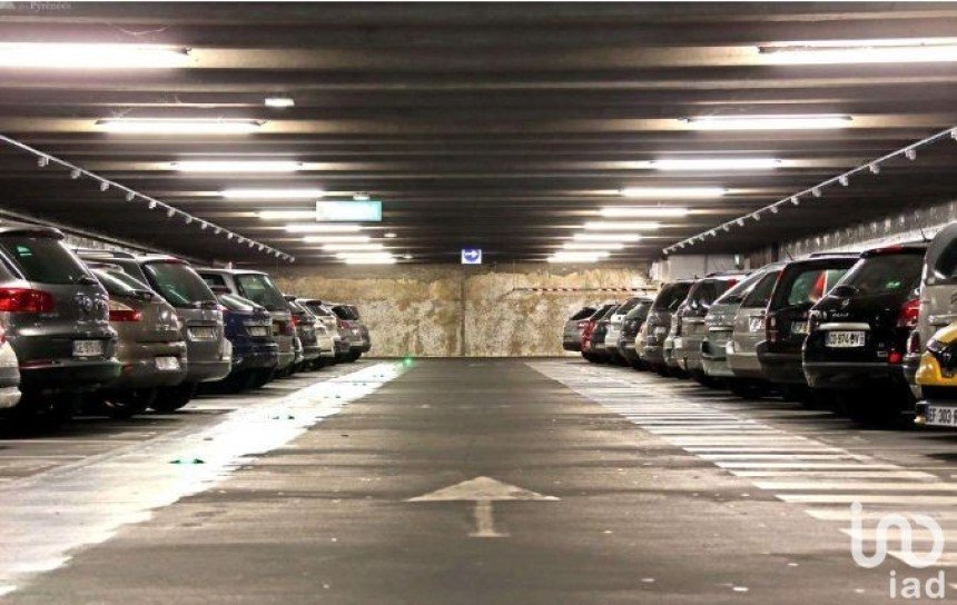 Parking of 20 m² in Pau (64000)