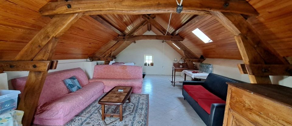 Country house 5 rooms of 120 m² in Montel-de-Gelat (63380)