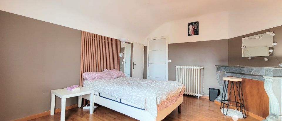 House 5 rooms of 94 m² in Villeneuve-le-Roi (94290)