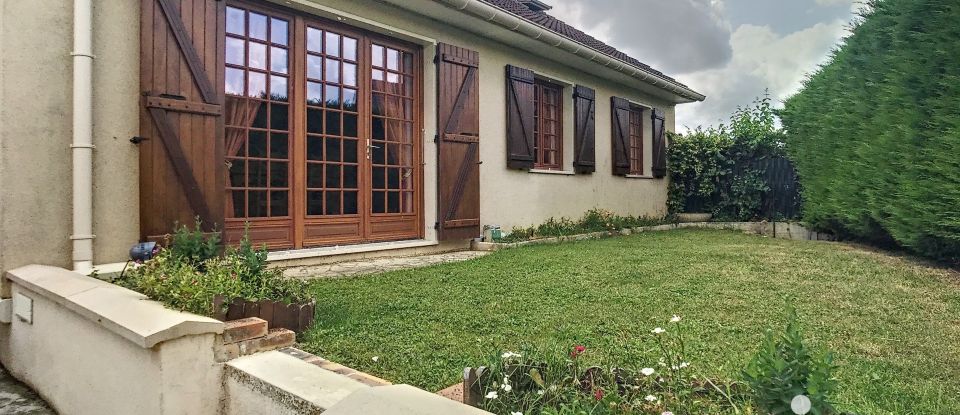 Traditional house 5 rooms of 103 m² in Chevry-Cossigny (77173)