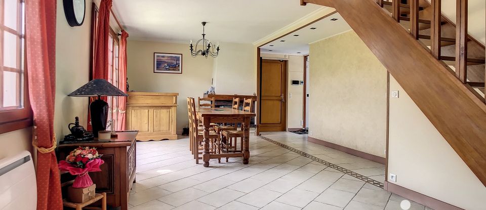 Maison traditionnelle 5 pièces de 103 m² à Chevry-Cossigny (77173)