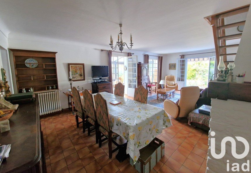 Traditional house 7 rooms of 168 m² in Fouras (17450)