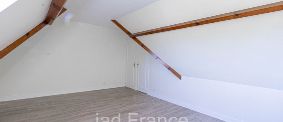 House 8 rooms of 242 m² in Maule (78580)