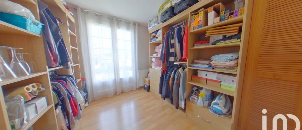 House 4 rooms of 90 m² in Brie-Comte-Robert (77170)