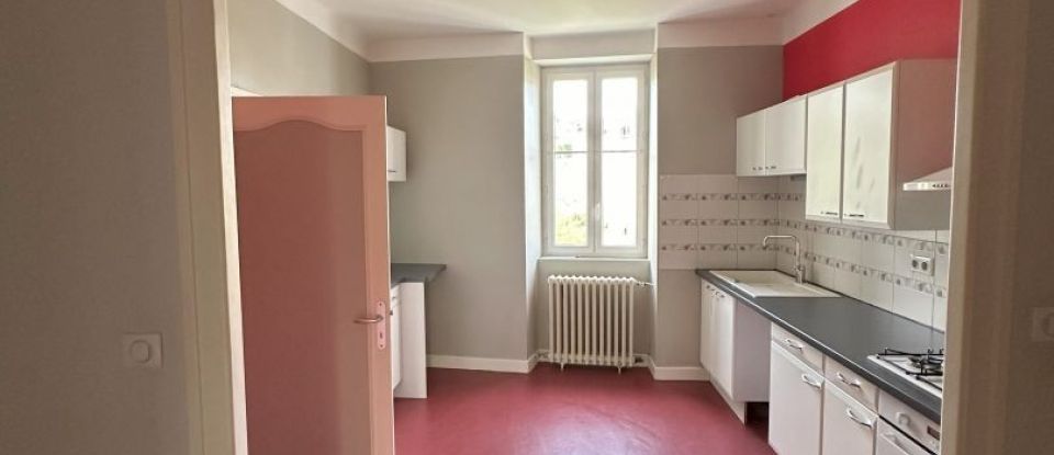 Apartment 3 rooms of 92 m² in Tulle (19000)