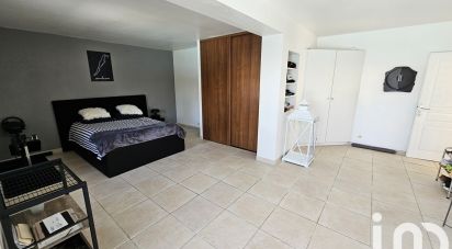 Maison 6 pièces de 185 m² à Saint-Cyr-sur-Mer (83270)