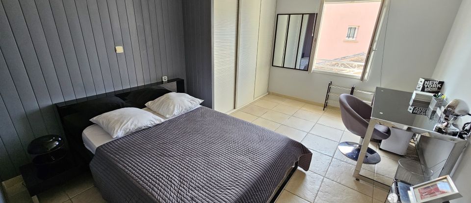 Maison 6 pièces de 185 m² à Saint-Cyr-sur-Mer (83270)