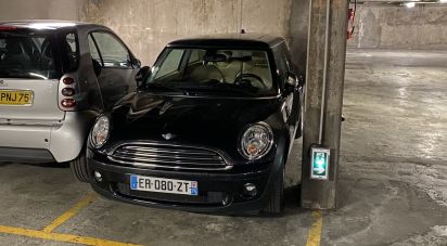 Parking of 8 m² in Paris (75015)
