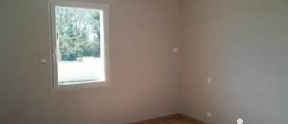 House 5 rooms of 92 m² in - (79220)