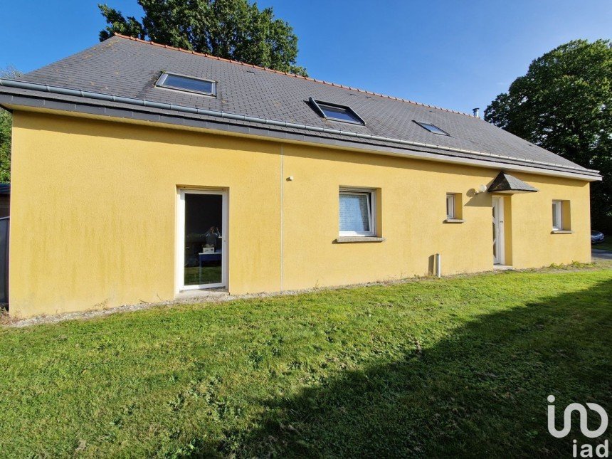 House 8 rooms of 180 m² in SAINT-GILLES-DU-MENÉ (22330)