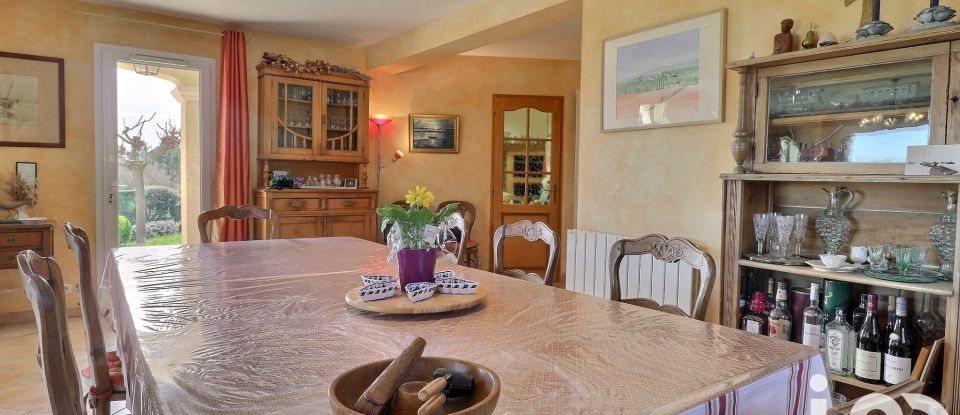 House 5 rooms of 137 m² in Montmeyan (83670)