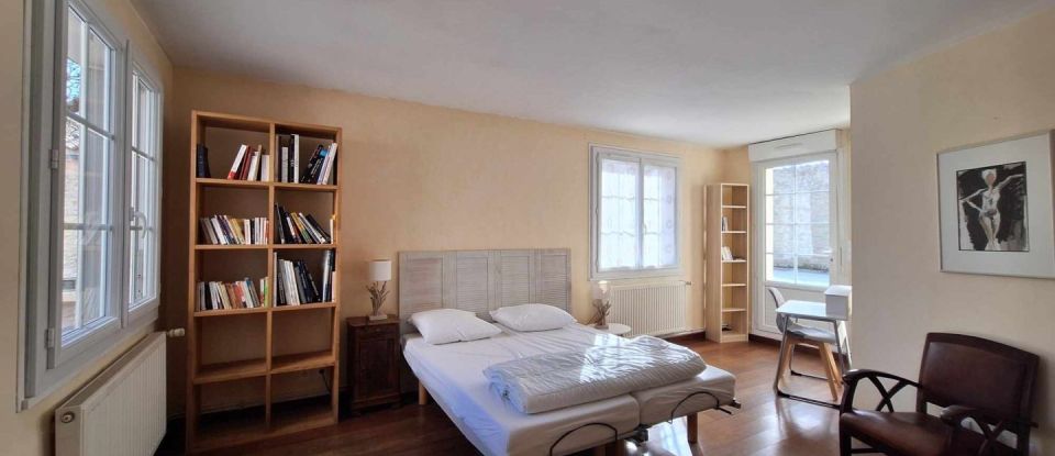 House 5 rooms of 138 m² in Saint-Xandre (17138)