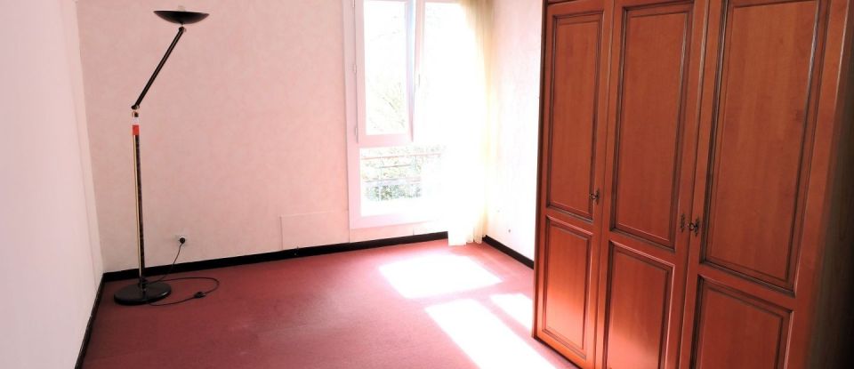 House 6 rooms of 130 m² in Montigny-le-Bretonneux (78180)