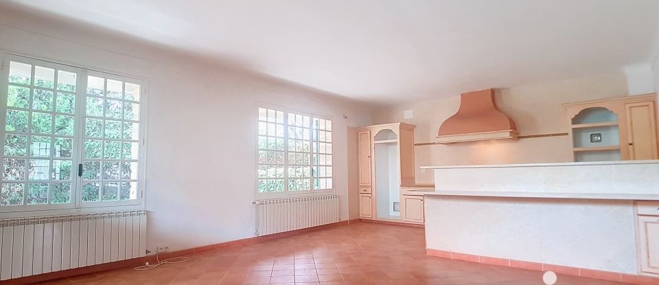 House 9 rooms of 290 m² in Pernes-les-Fontaines (84210)