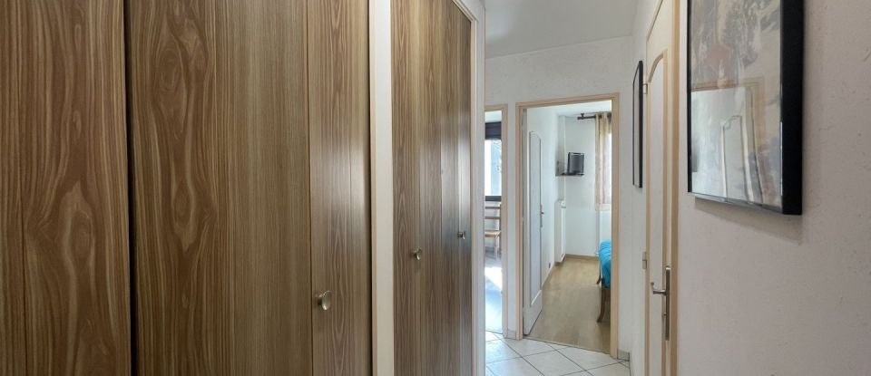 Apartment 4 rooms of 84 m² in - (93290)