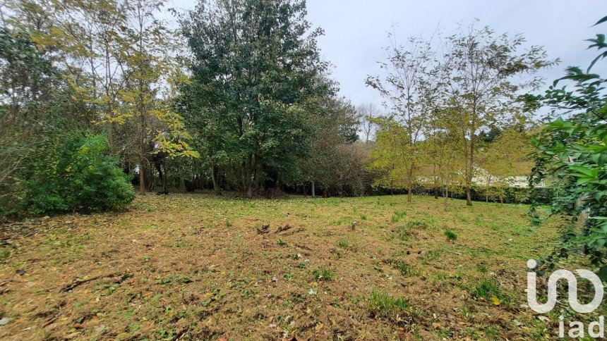 Land of 2,015 m² in Saint-Gervais (95420)