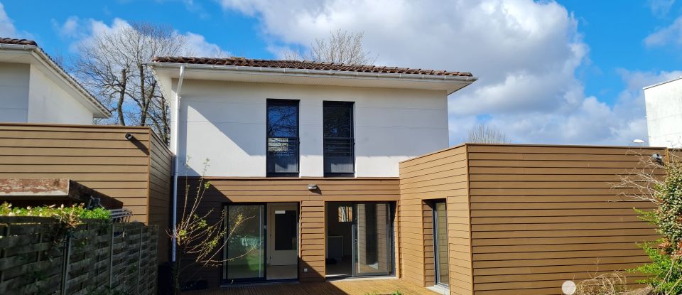 House 4 rooms of 92 m² in Pessac (33600)