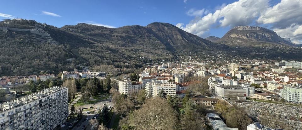 Apartment 3 rooms of 77 m² in Grenoble (38000)