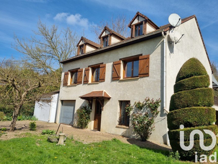 Maison traditionnelle 7 pièces de 180 m² à Crécy-la-Chapelle (77580)