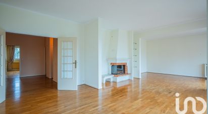 Apartment 6 rooms of 153 m² in Le Mesnil-le-Roi (78600)