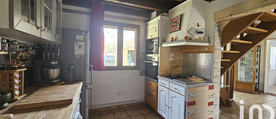House 4 rooms of 82 m² in Thiézac (15800)