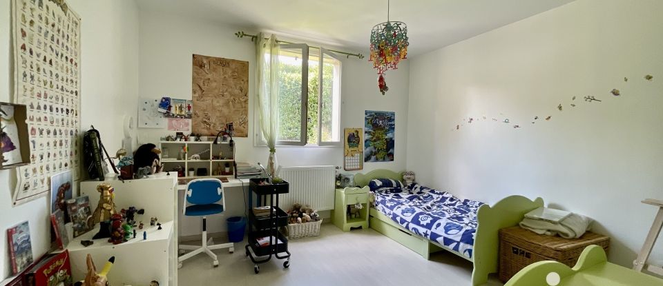Maison traditionnelle 8 pièces de 252 m² à Saint-Germain-lès-Corbeil (91250)