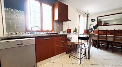 House 5 rooms of 92 m² in Donnemain-Saint-Mamès (28200)