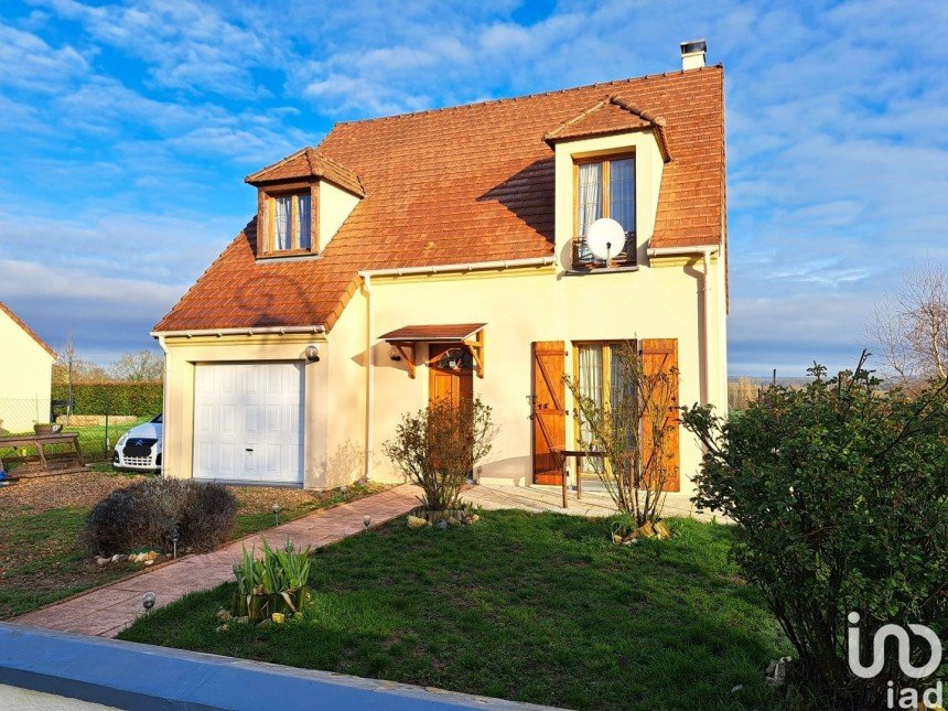 House 5 rooms of 92 m² in Donnemain-Saint-Mamès (28200)