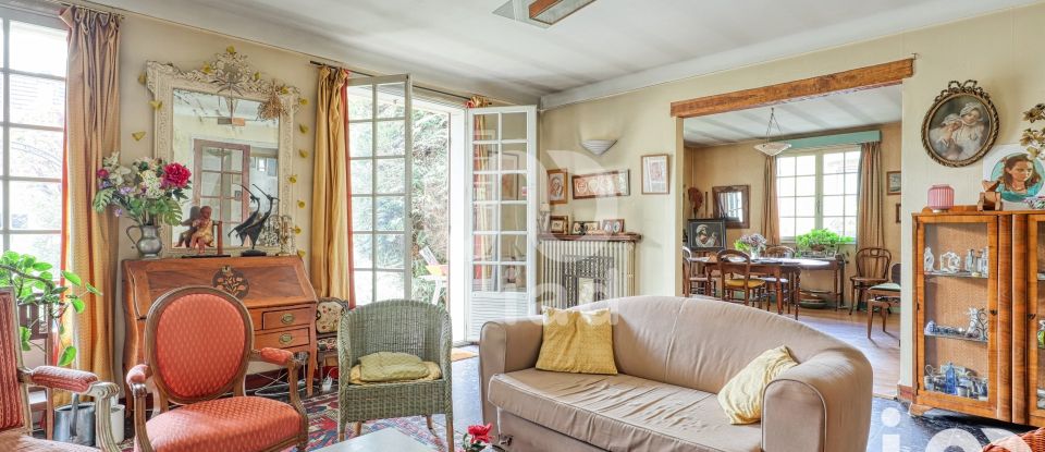 Maison traditionnelle 10 pièces de 220 m² à Orsay (91400)
