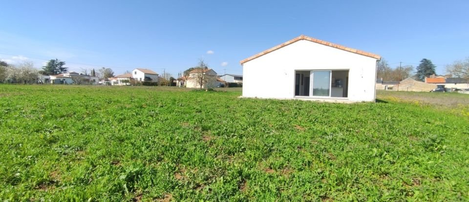 House 6 rooms of 130 m² in Montamisé (86360)